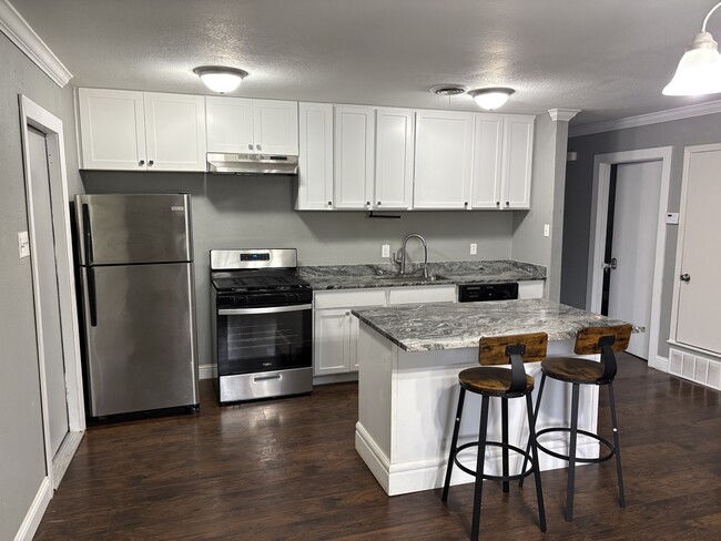 Building Photo - 12404 Sunland St