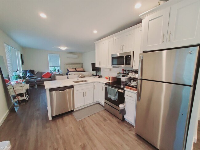Building Photo - Studio, 1 bath Condo - 898 Hope St Fl 2