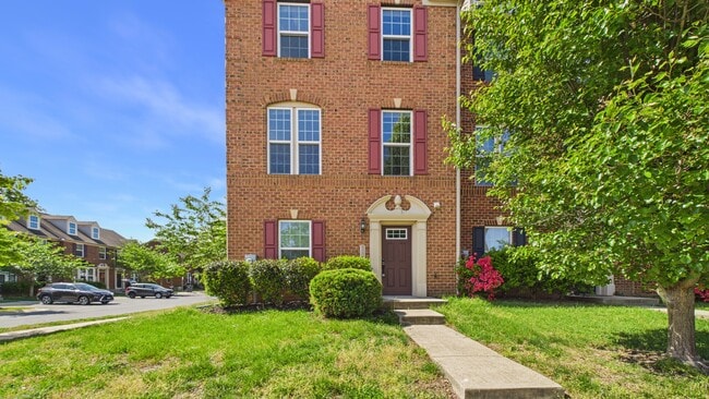 Building Photo - 5423 Saint Rita Dr