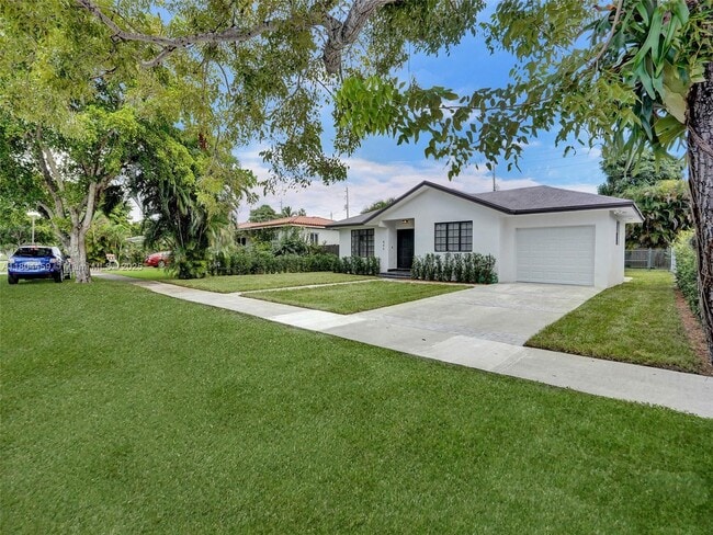 Building Photo - 845 Ludlam Dr