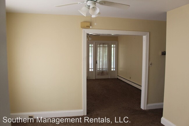 Building Photo - 3 br, 1 bath House - 204 W. Railroad Avenue