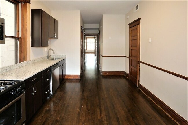Foto del edificio - 2523 N California Ave