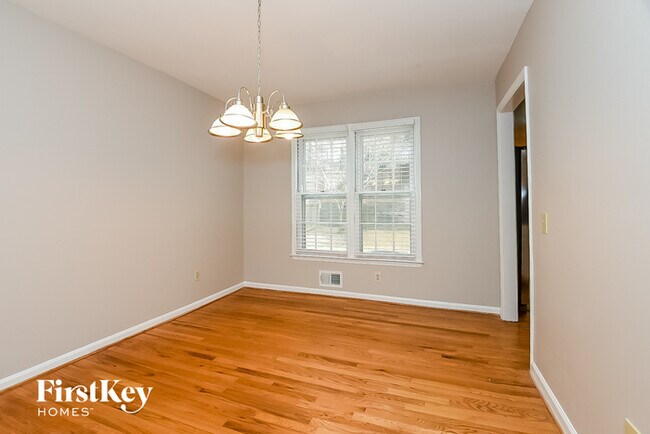 Building Photo - 140 Glen Holly Dr