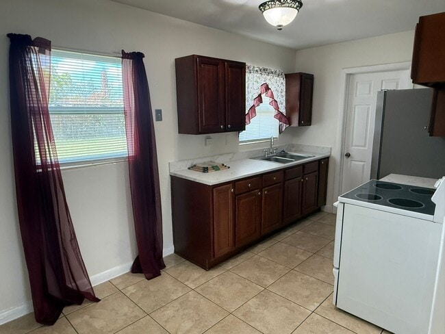 Foto del edificio - 722 Mercado Ave