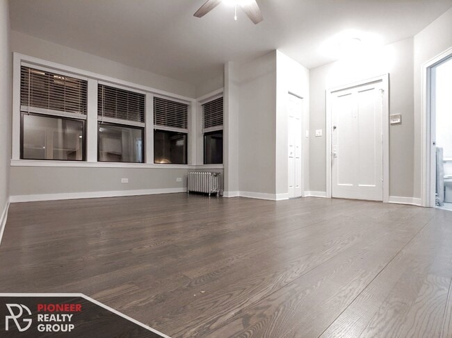 Building Photo - 5055 N Damen Ave