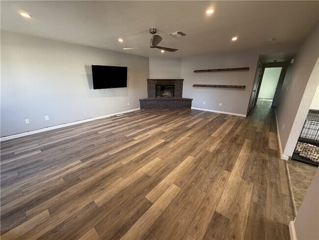 Building Photo - 115 Rosemary Dr