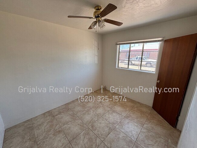 Foto del edificio - 4542 E 20th St