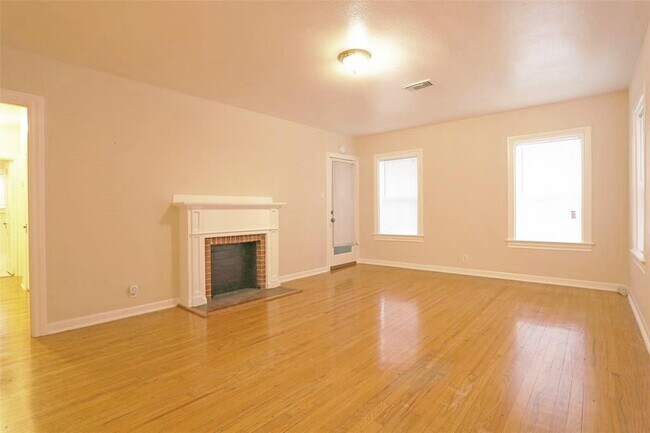 Building Photo - 2348 Sheridan St
