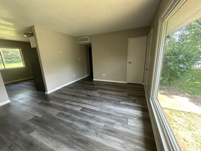 Foto del edificio - 2307 Mt Vernon Rd NW