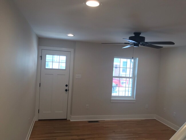 Building Photo - Beautifully renovated townhome in West Che...