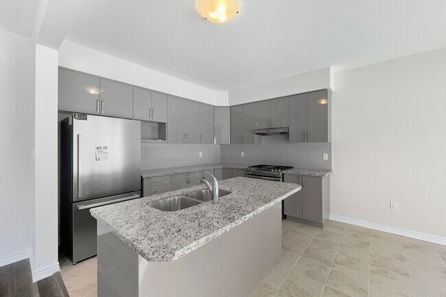 Photo du bâtiment - 275 Beechwood Forest Ln