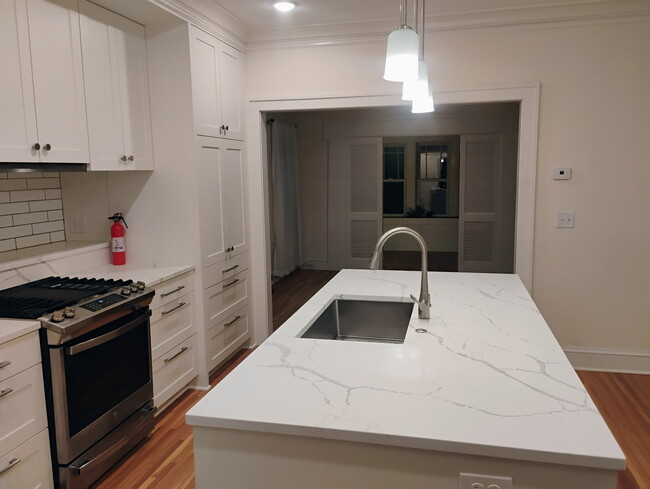 Foto del edificio - 1218 W 50th St