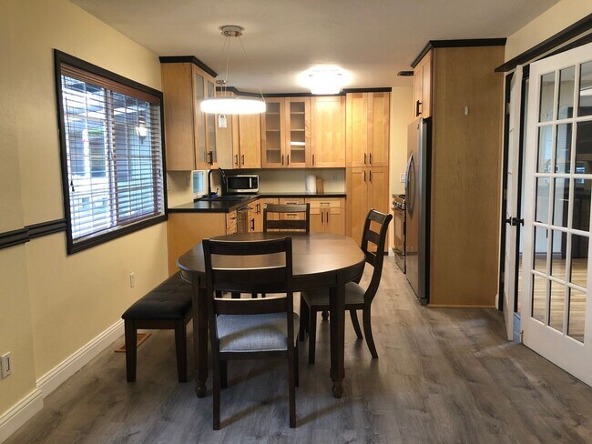 Building Photo - Beautiful Creekside 4 Bed home, Bonus room...