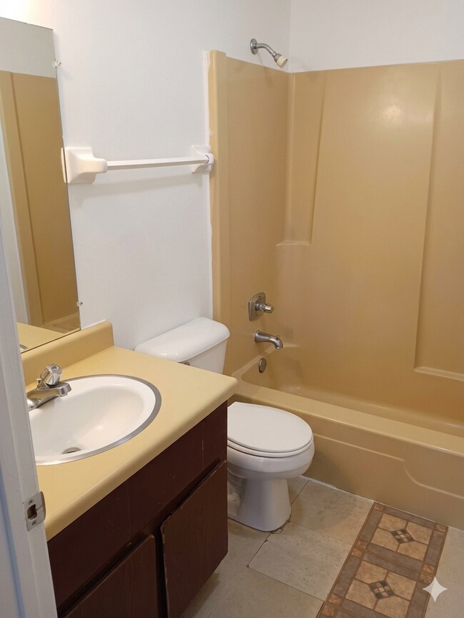 Foto del edificio - Spacious 2BR Apartment | Heat Included | Kenosha Location