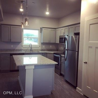 Building Photo - 4750 Travertine