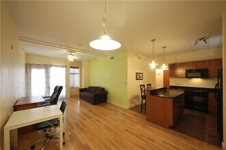 Building Photo - 711 W 26th St