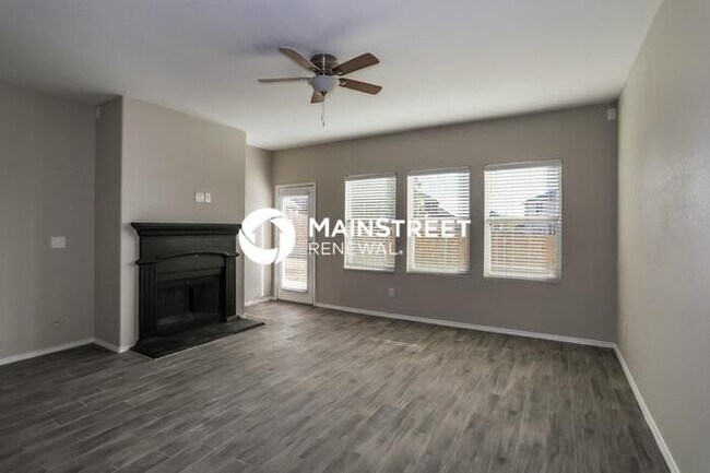 Foto del edificio - 4 Bedroom Pet-Friendly Home in Fort Worth, TX with Main Street Renewal