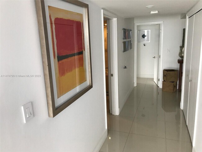 Building Photo - 1627 Brickell Ave