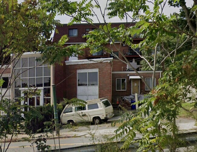 Building Photo - 84 Fellsway E