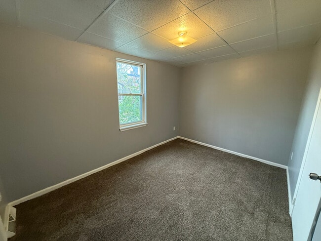 Building Photo - 6 Van Buren St