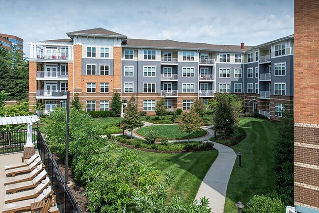 Foto del edificio - The Falls at Flint Hill