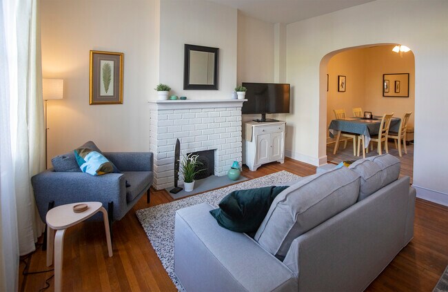 Living room - 3362 Frederick St