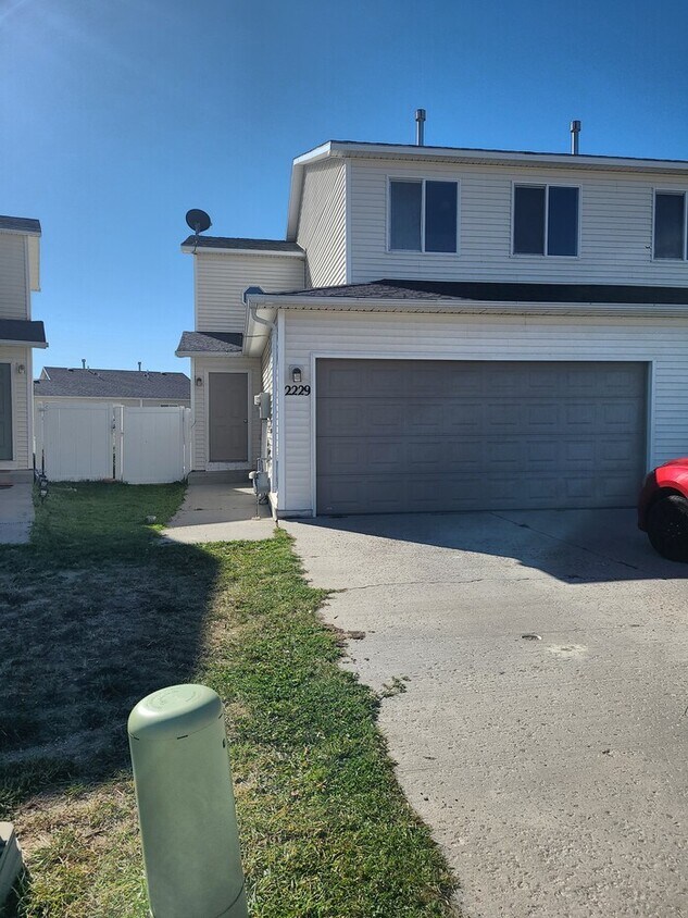 Primary Photo - 2229 Westridge Dr