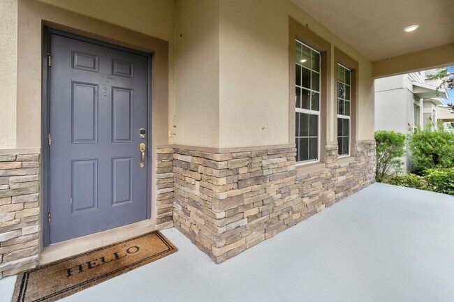 Building Photo - Beautiful 3/2.5 Energy Efficient Home in H...