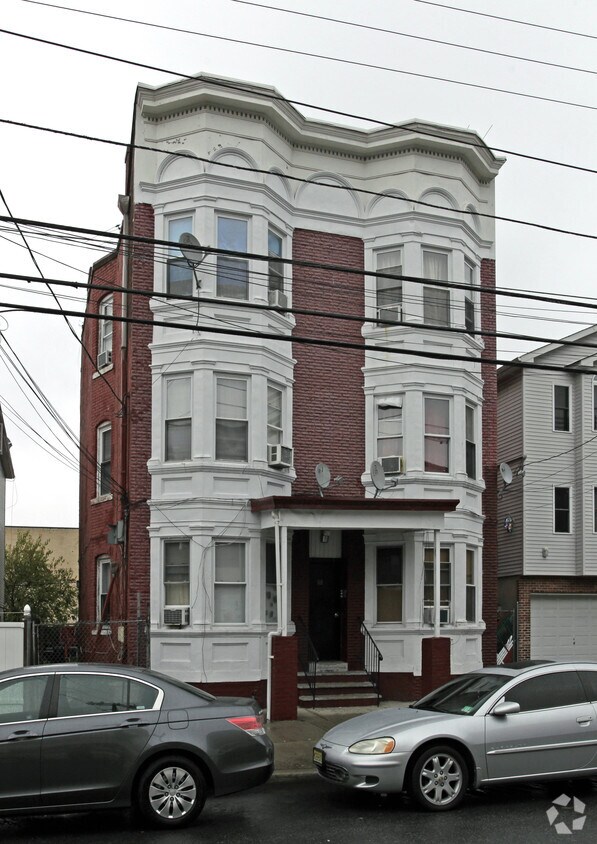 Primary Photo - 88 Hamilton Ave
