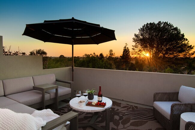 Foto del edificio - 327 Hillcrest Dr