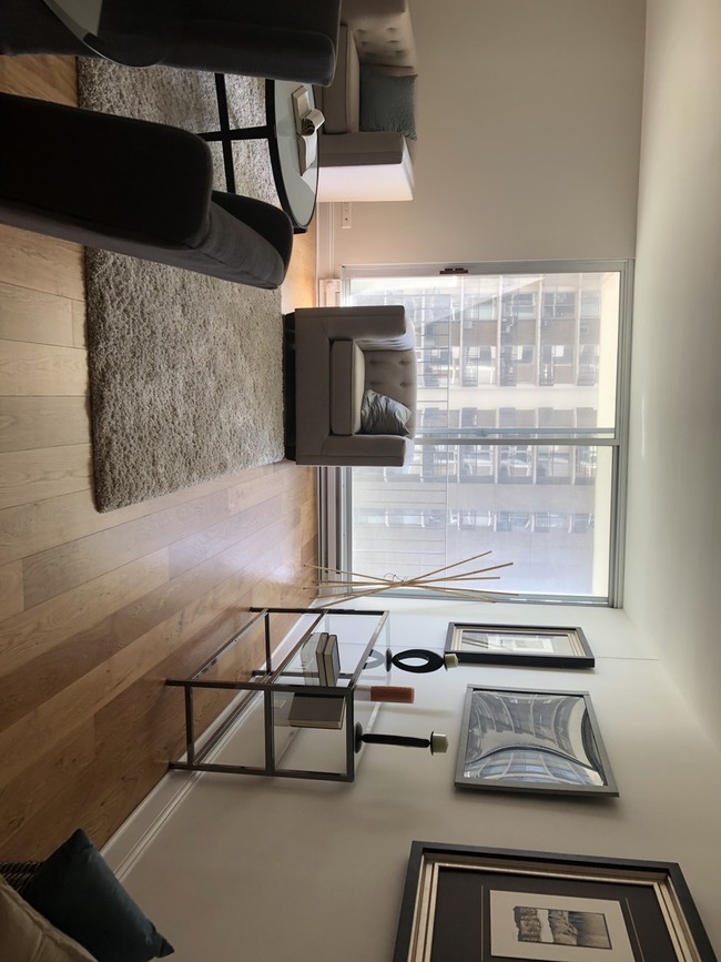 Foto del edificio - 6033 N Sheridan Rd