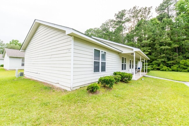 Building Photo - 241 Lakewood Dr
