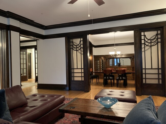 Foto del edificio - 415 W Surf St