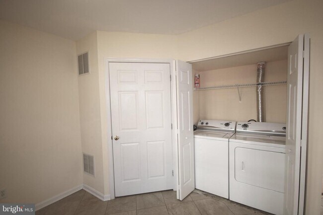 Building Photo - 45426 Clarks Crossing Square