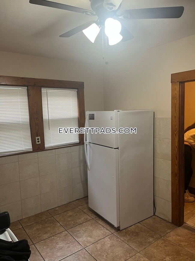 Foto del edificio - 142 Glendale St