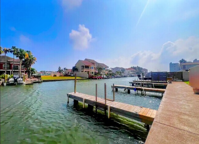 Foto del edificio - 6403 Padre Blvd