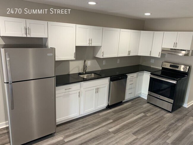 Building Photo - Studio Apartment Near Campus/Short North a...