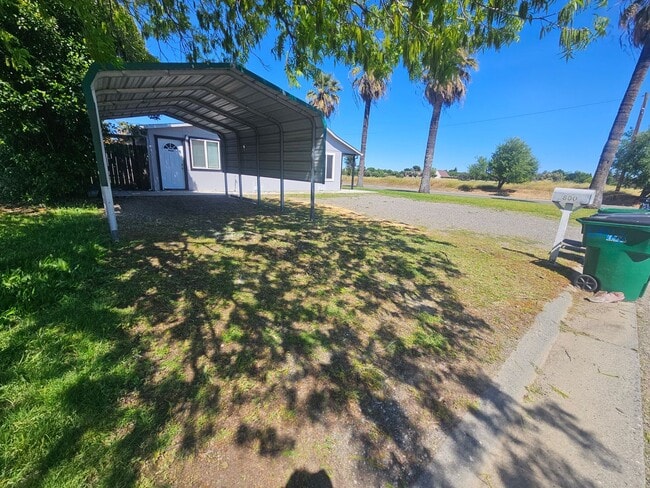 Foto del edificio - Home for Rent in Corning! 2 Bedroom 1 Bathroom PLUS Bonus Room
