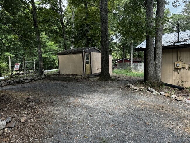 Building Photo - 762 Possum Hollow Trail