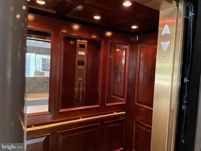 Foto del edificio - 2475 Virginia Ave NW