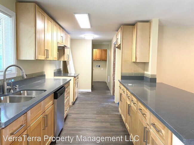 Building Photo - 3 br, 1.5 bath House - 6313 160th St E