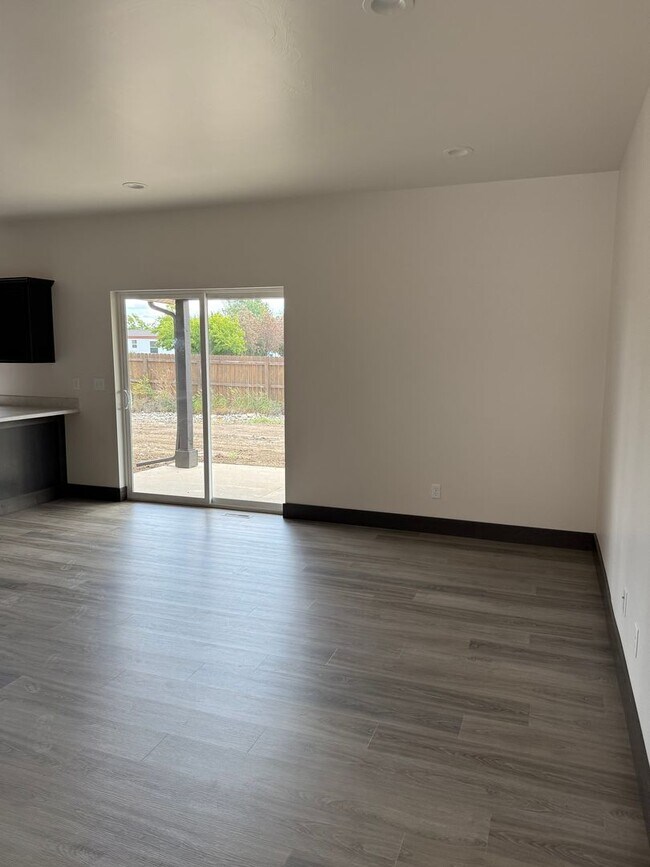 Foto del edificio - Brand New 3 Bed 2.5 Bath with double attac...