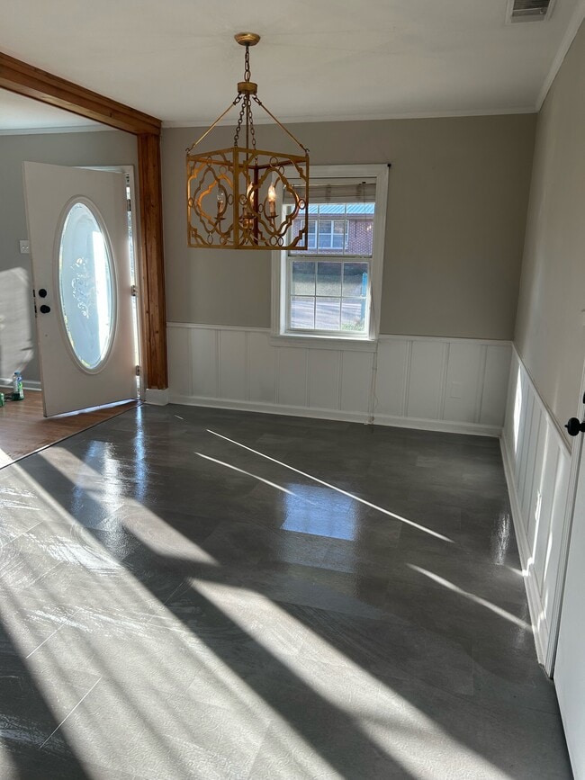 Building Photo - 1602 Lambard Dr