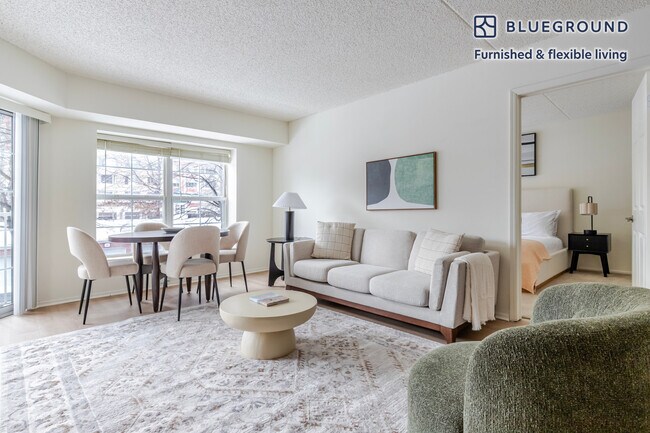 Foto del edificio - 444 Washington Blvd