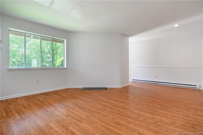 Building Photo - 123 Willow Springs