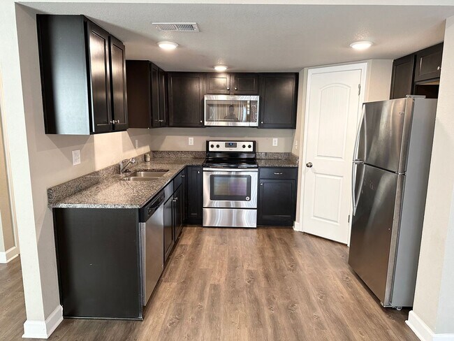 Foto del edificio - 3 Bed 2 Car Townhome in Grain Valley