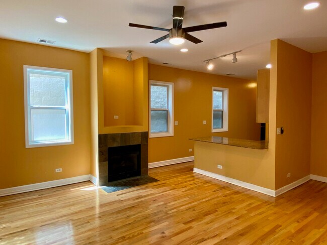 Foto del edificio - 2442 W Harrison St