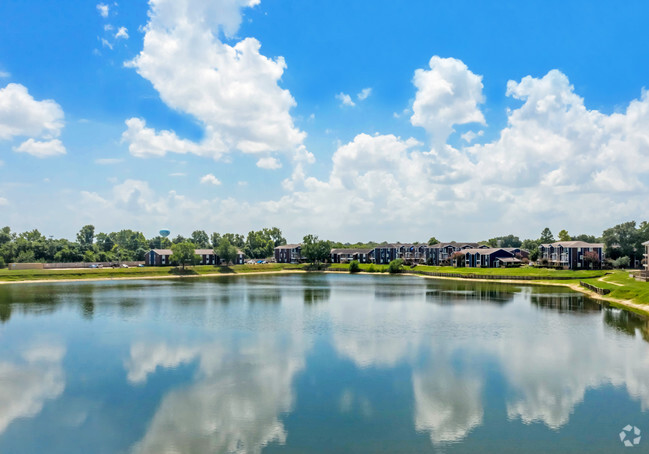 Vistas al lago - Towne Lake Apartments