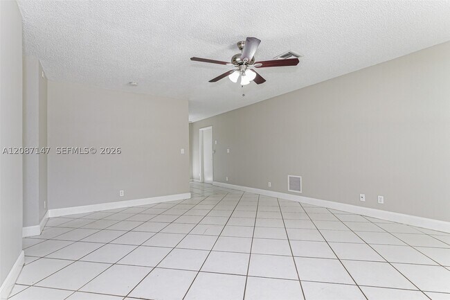 Foto del edificio - 6129 Moonbeam Dr