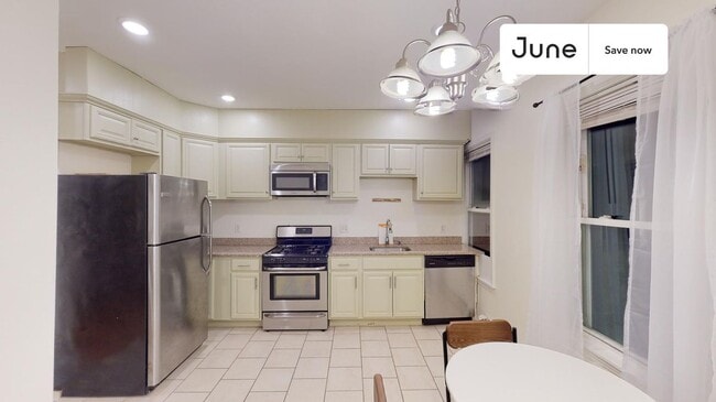 Building Photo - 21 Rossmore St